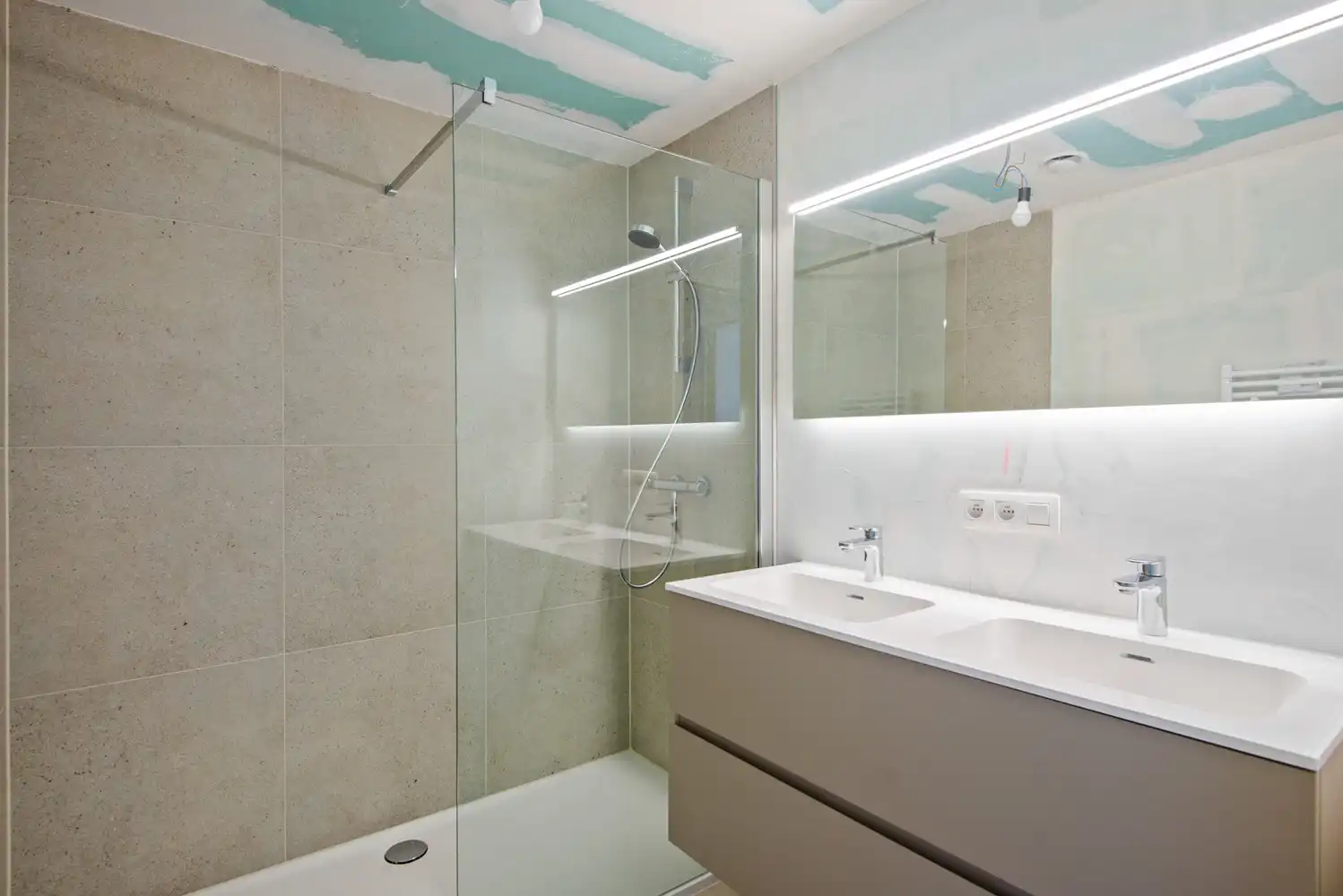 Stijlvol appartement met ruim overdekt terras in De Lesselier foto 10