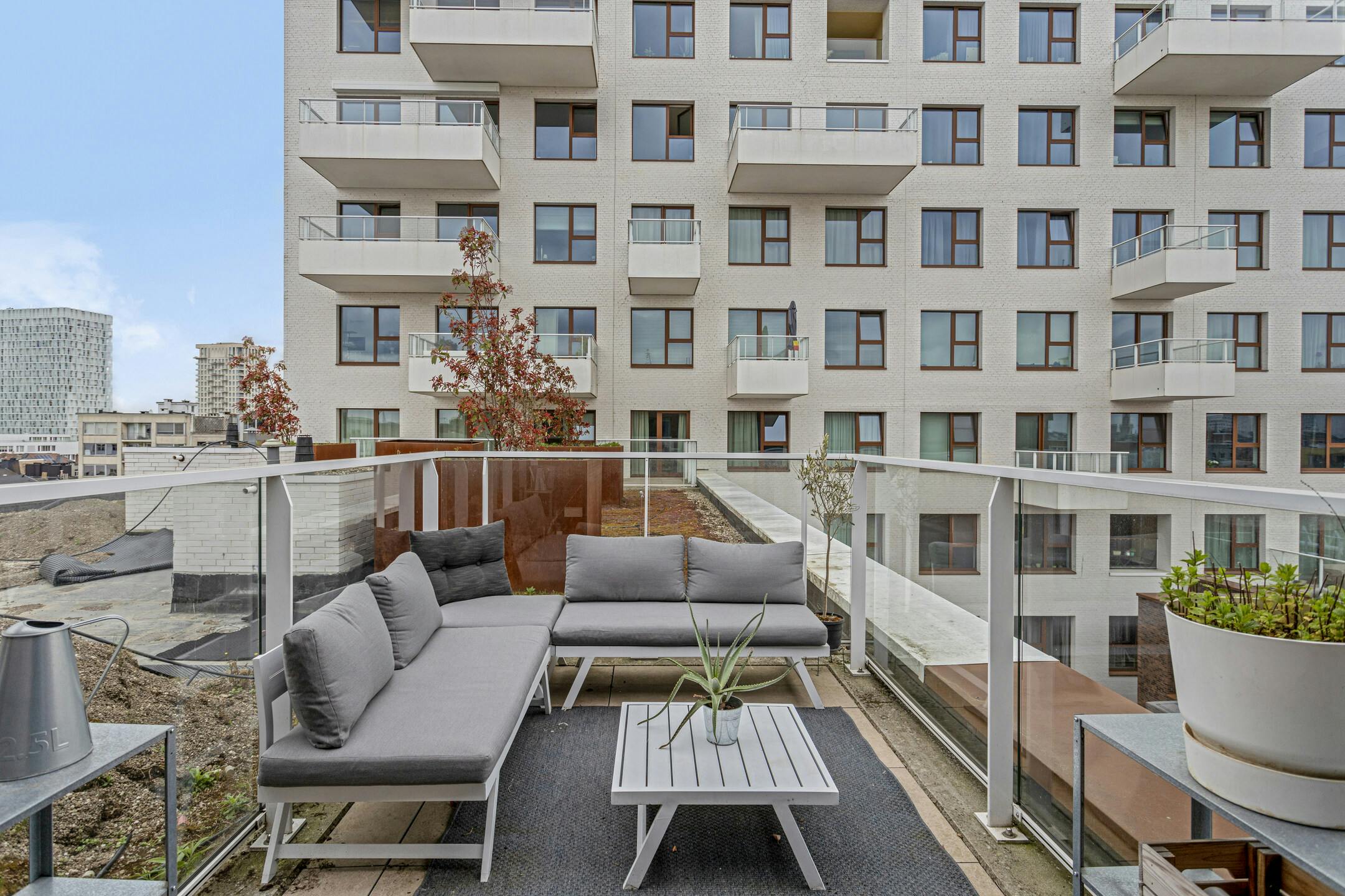 Appartement met 2 slaapkamers en terras te koop 't Eilandje foto 4