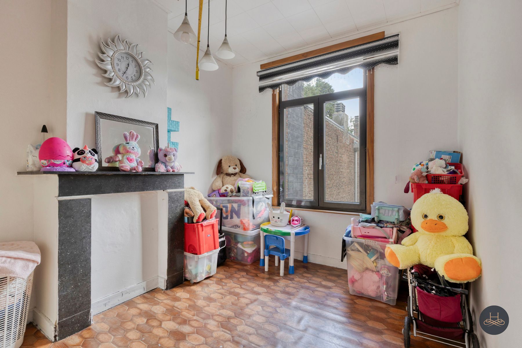 Knappe renovatiewoning met binnenplaats en 4 slaapkamers foto 17