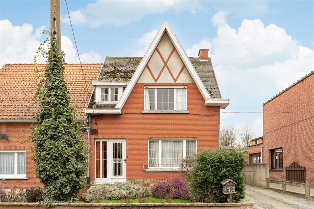 Te renoveren woning foto {{pictureIndex}}