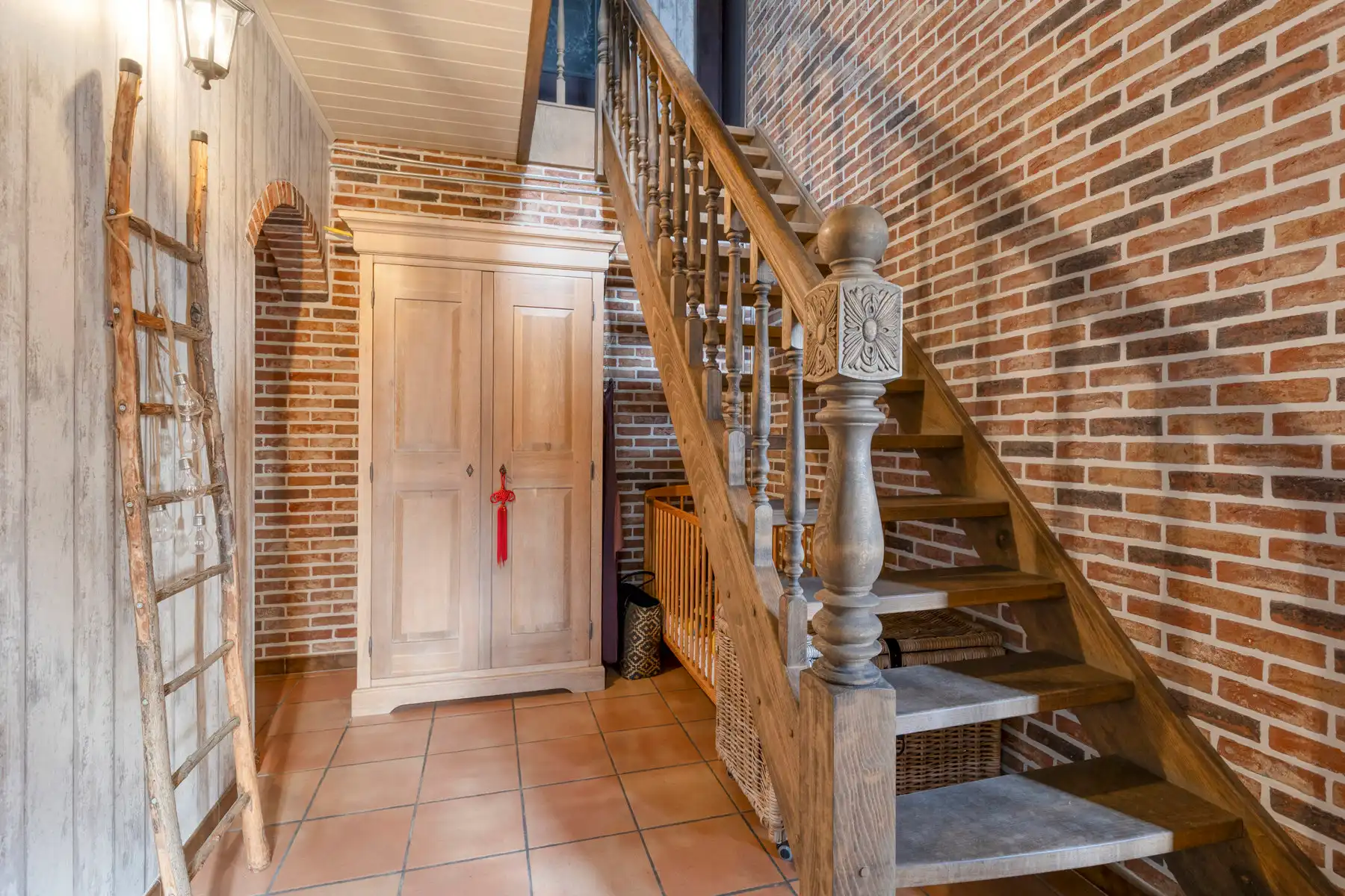 Mooie open bebouwing met bijgebouw en grote tuin foto 2