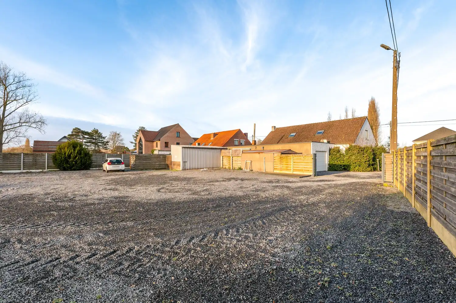 Uiterst gunstig gelegen kantoor met woonst. foto 52