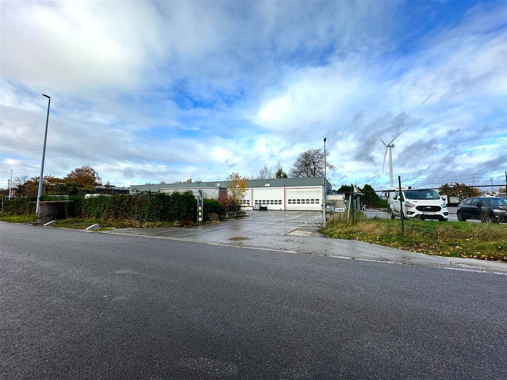TE HUUR: Opslagruimte van 140m² te Genk! foto 4