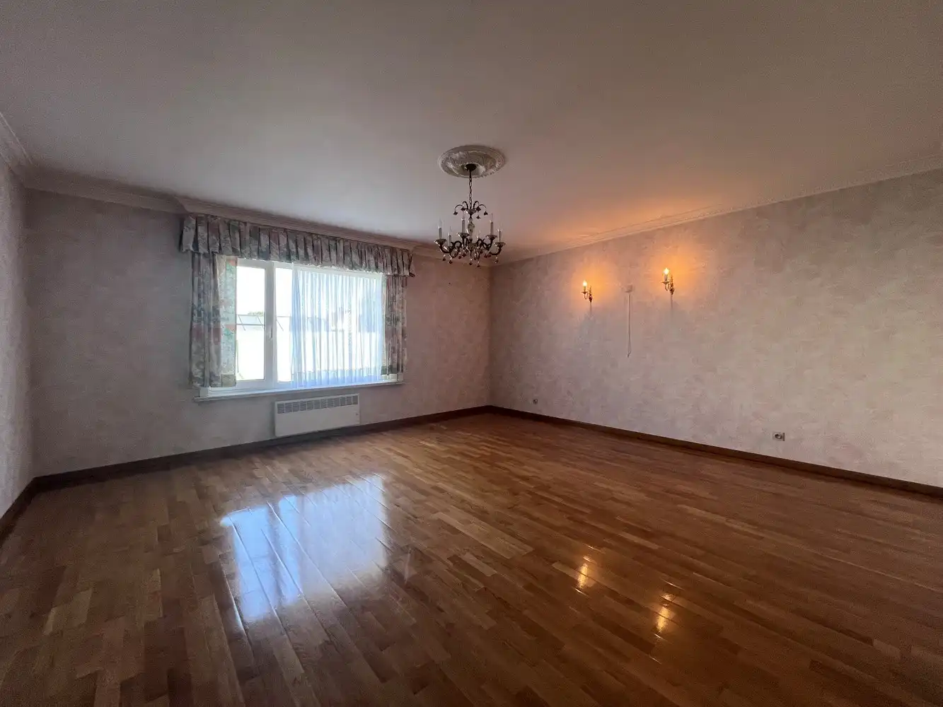 Ruime en instapklare villa met 2 slaapkamers, garage en tuin. foto 12