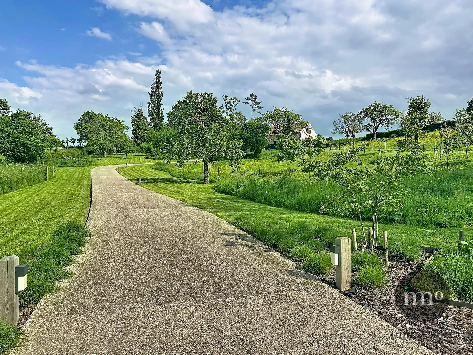 Stijlvol wonen in een uitzonderlijk groene setting foto 2