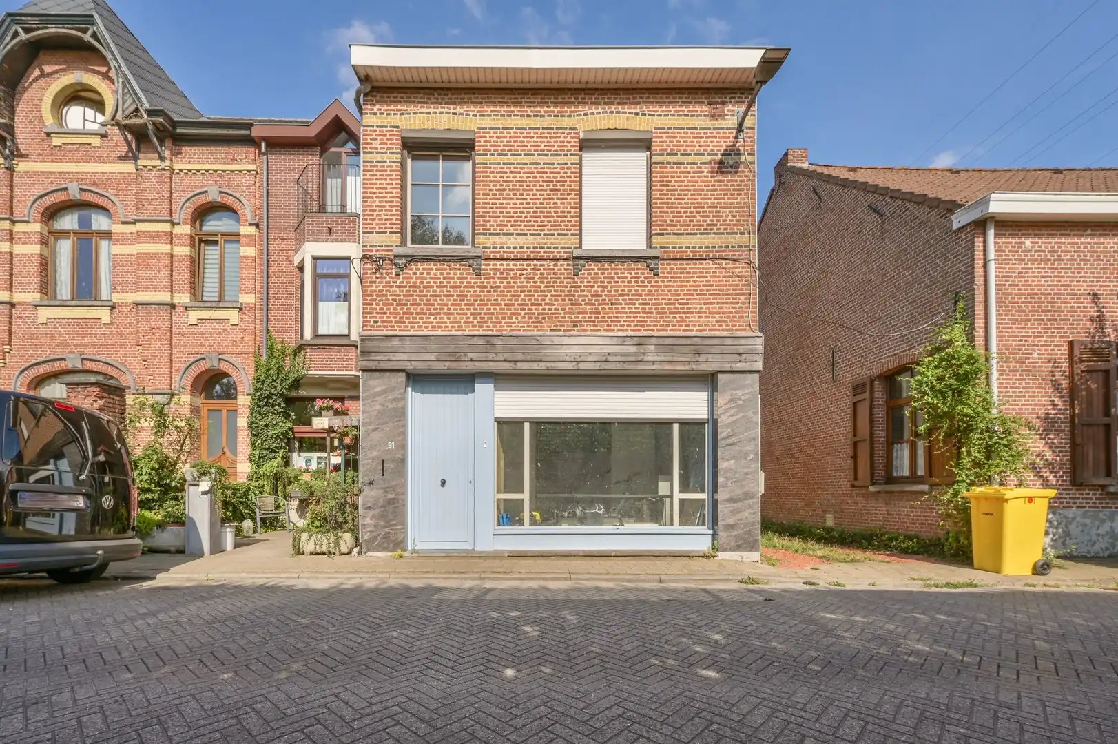 Woning met 3 slaapkamers en polyvalente voorruimte. foto {{pictureIndex}}