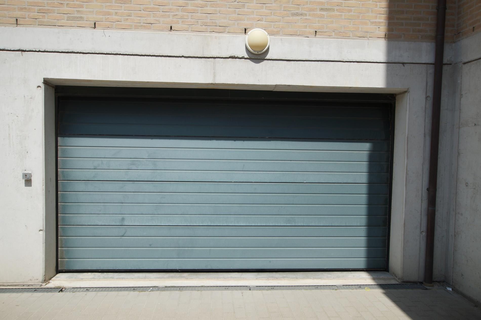 RUIME garage centraal gelegen foto 2