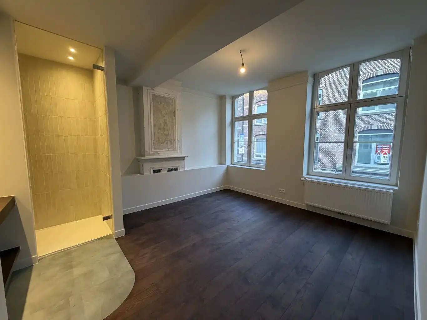 Gezellig, doch ruim appartement op de eerste verdieping met 2 slaapkamers, ruim terras en optioneel een staanplaats, gelegen in het centrum van Maaseik. foto 6