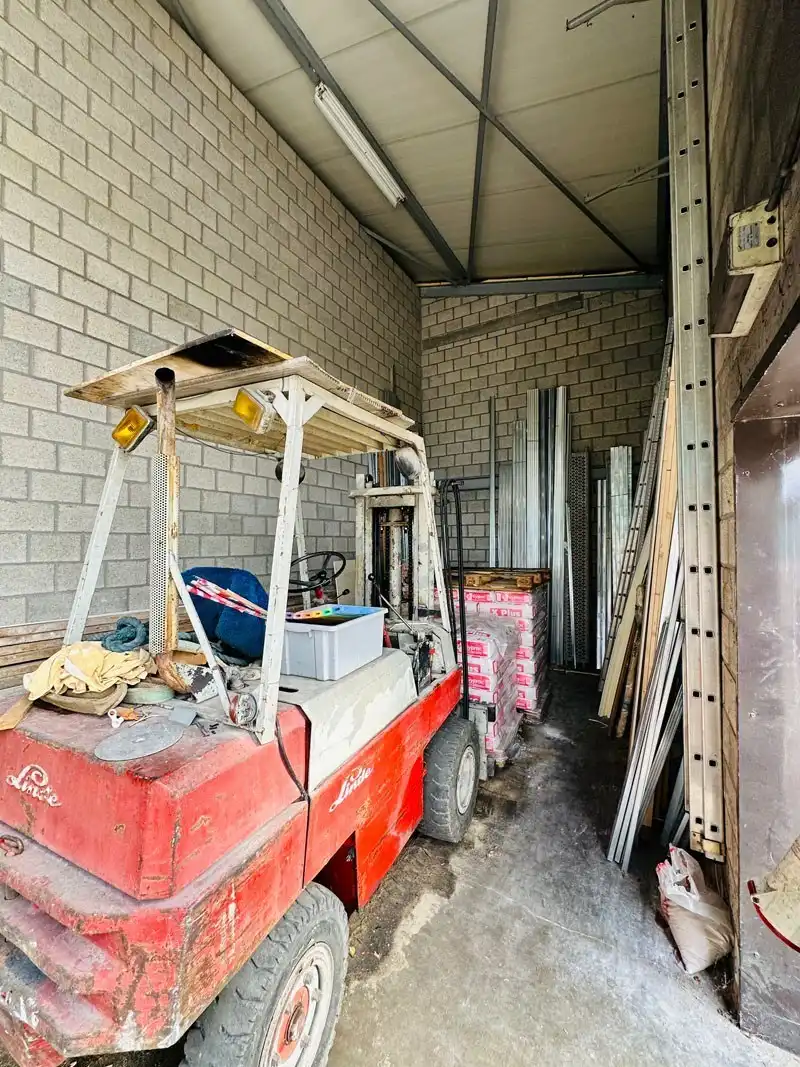 Ruim magazijn met kantoren met veel potentieel te Kuringen foto 15