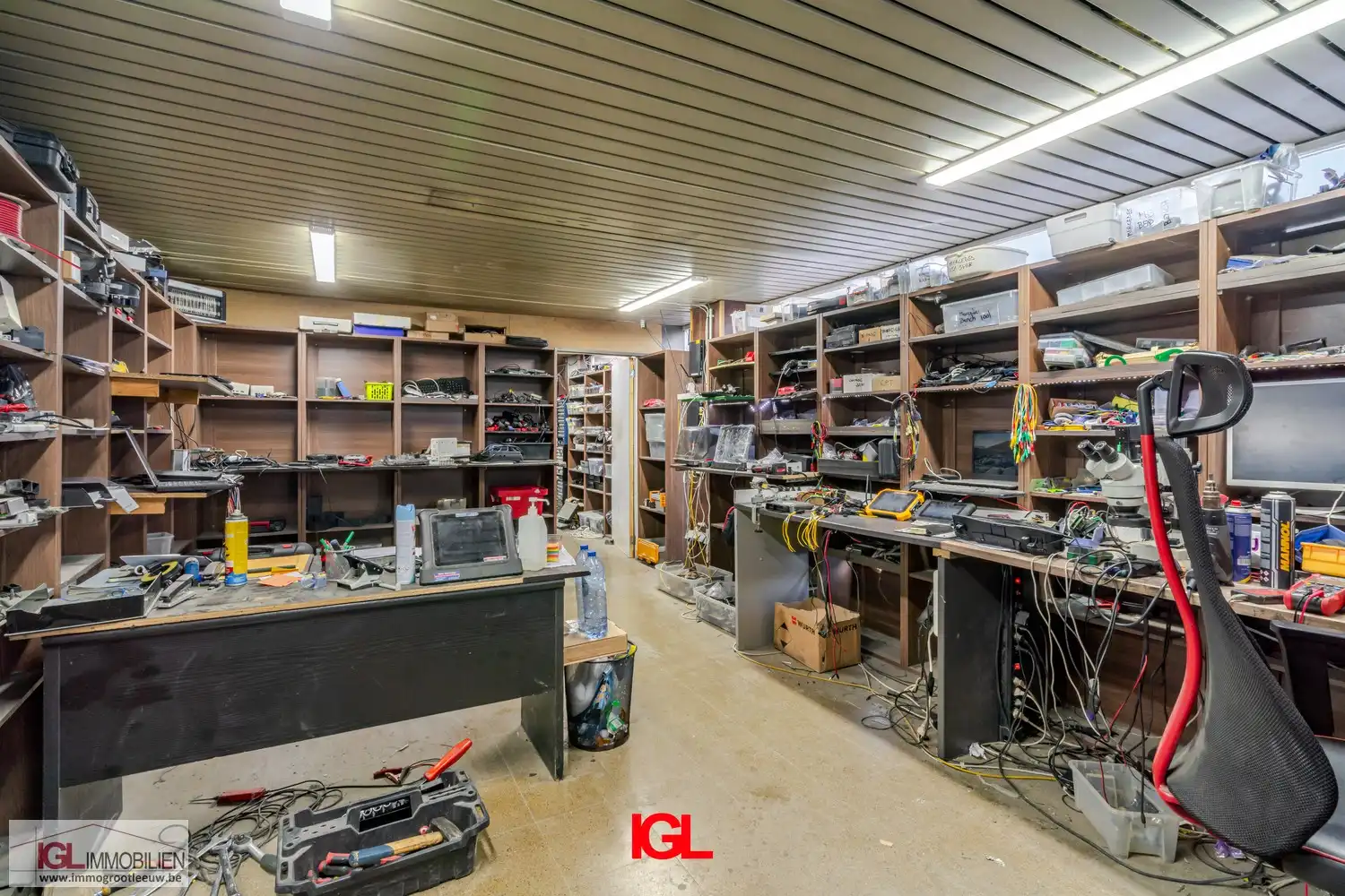 Handelspand met 2 handelsruimtes en 1 appartement te koop op AAA locatie foto 17