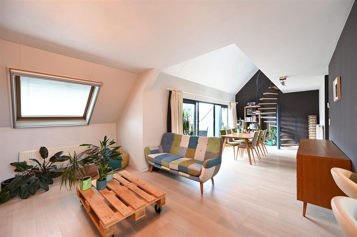 Prachtig duplex-appartement met 2 slaapkamers en garage foto {{pictureIndex}}