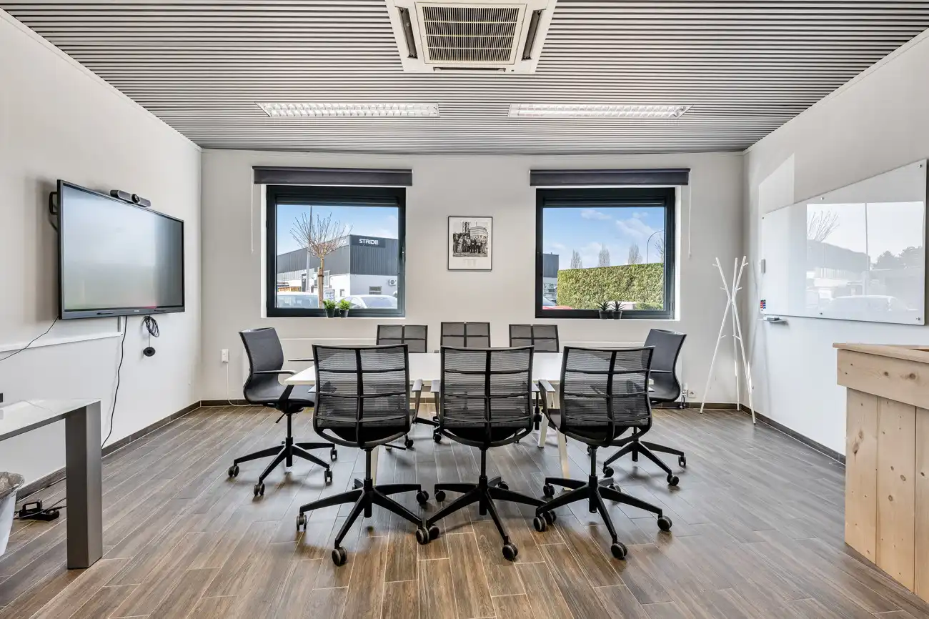 Kantoorgebouw op toplocatie foto 11