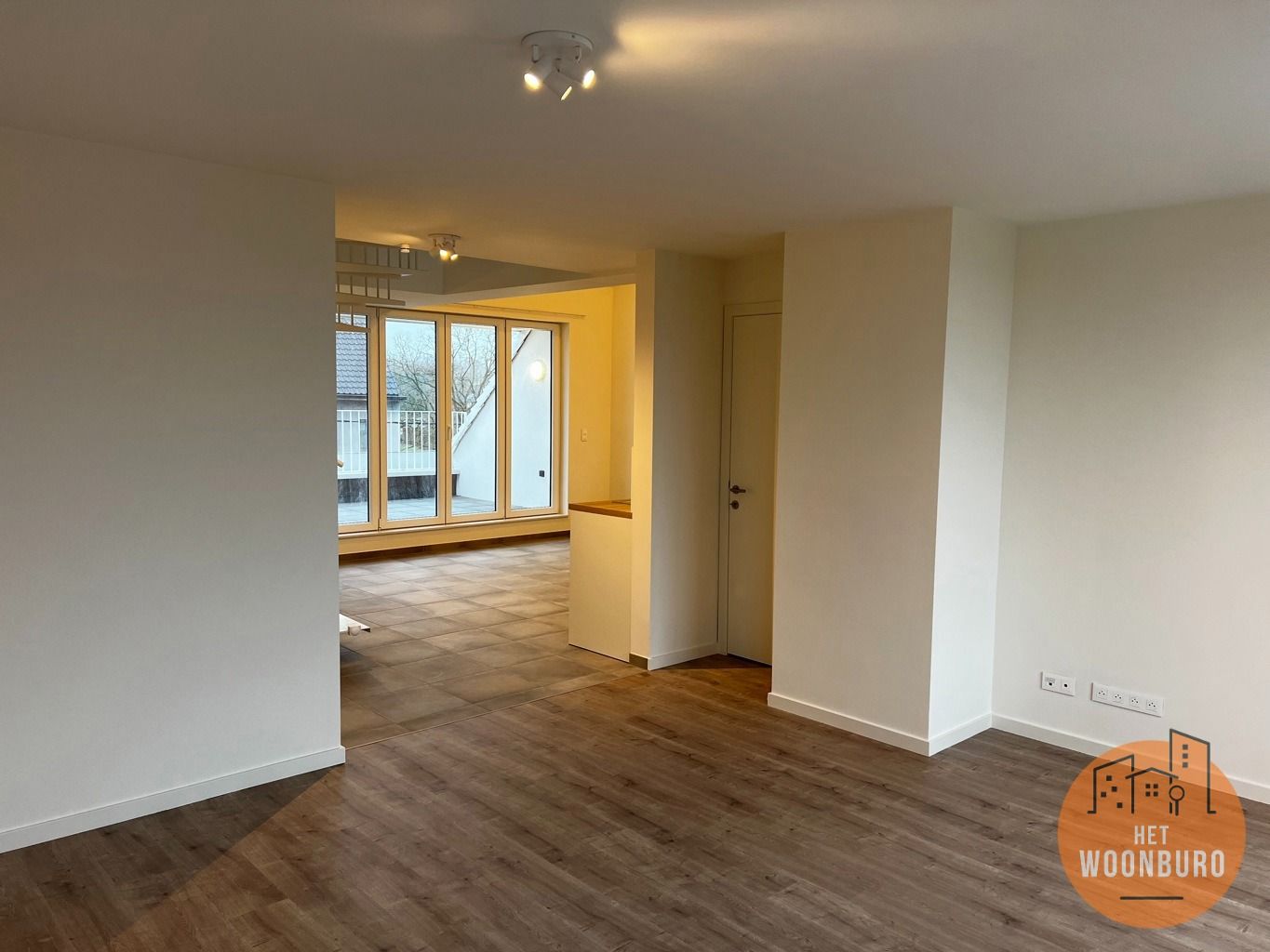 Ruime nieuwbouw duplex met 2 slpks, terras en staanplaats foto 5