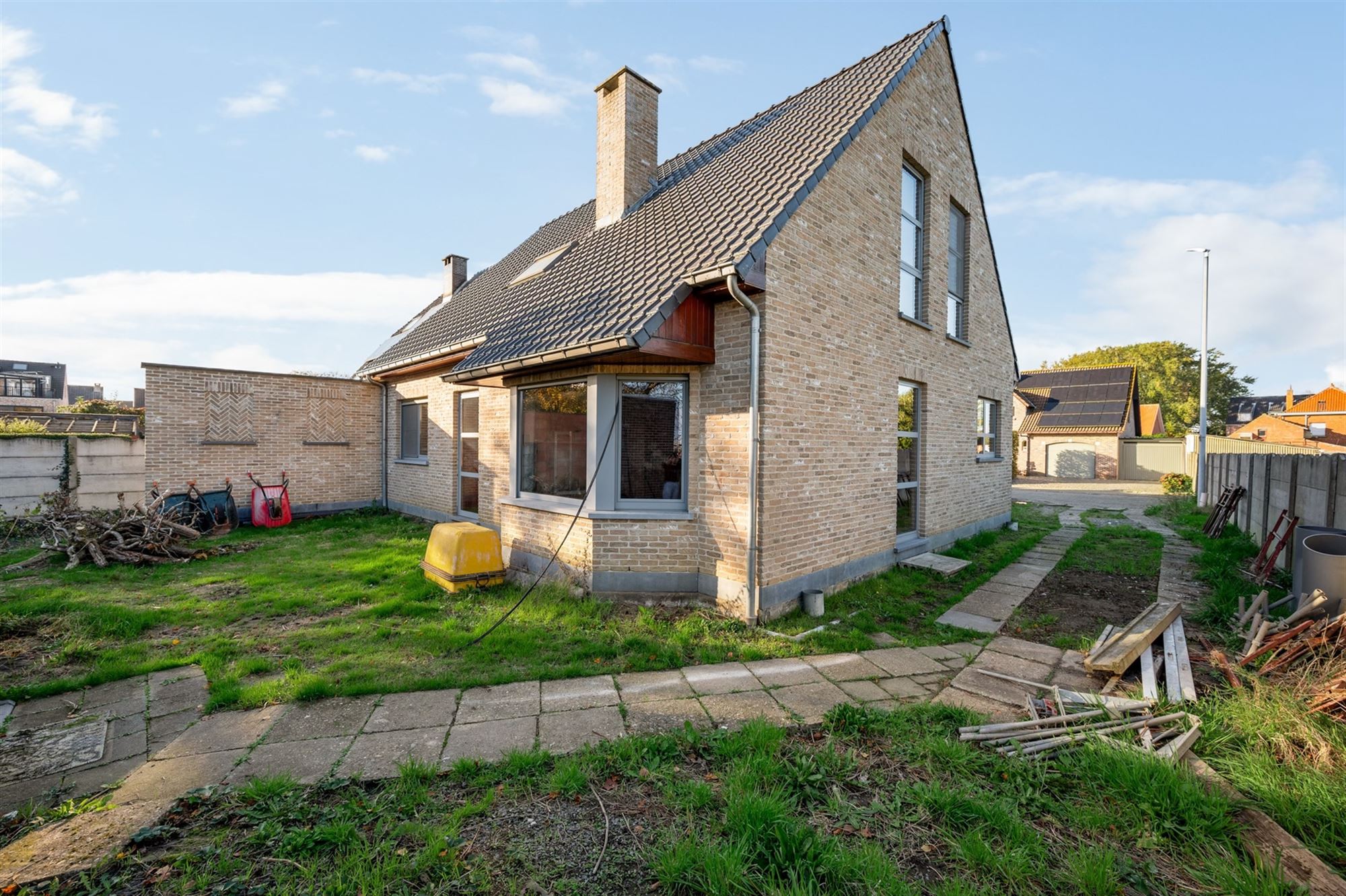 Casco villa met veel potentieel in een rustige buurt foto 17