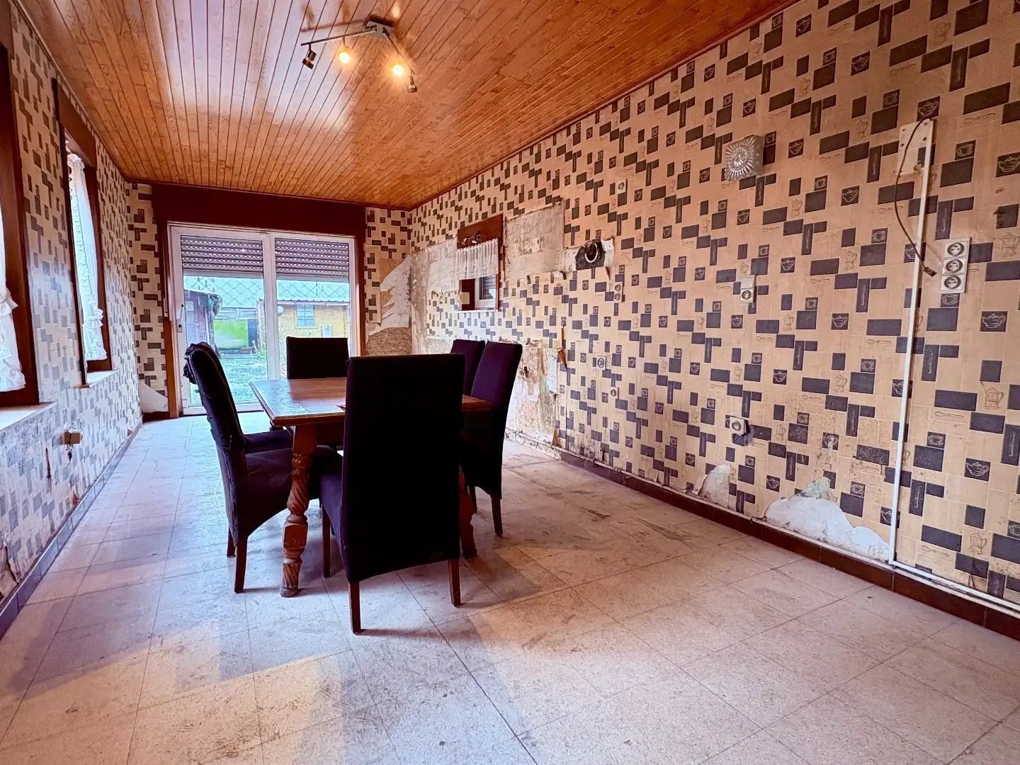 Halfopen herenhuis te koop in Kooigem op 1.382 m² grond foto 4