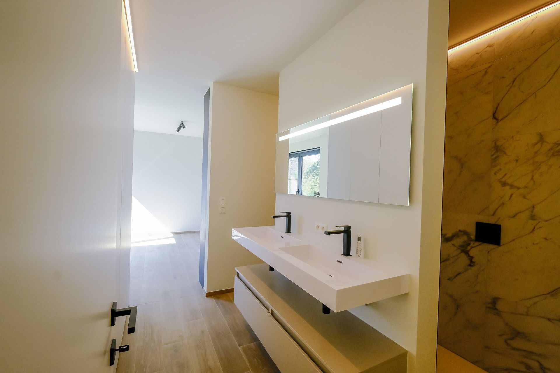 Luxueus appartement van 100 m² met ruim terras van 19 m² foto 11