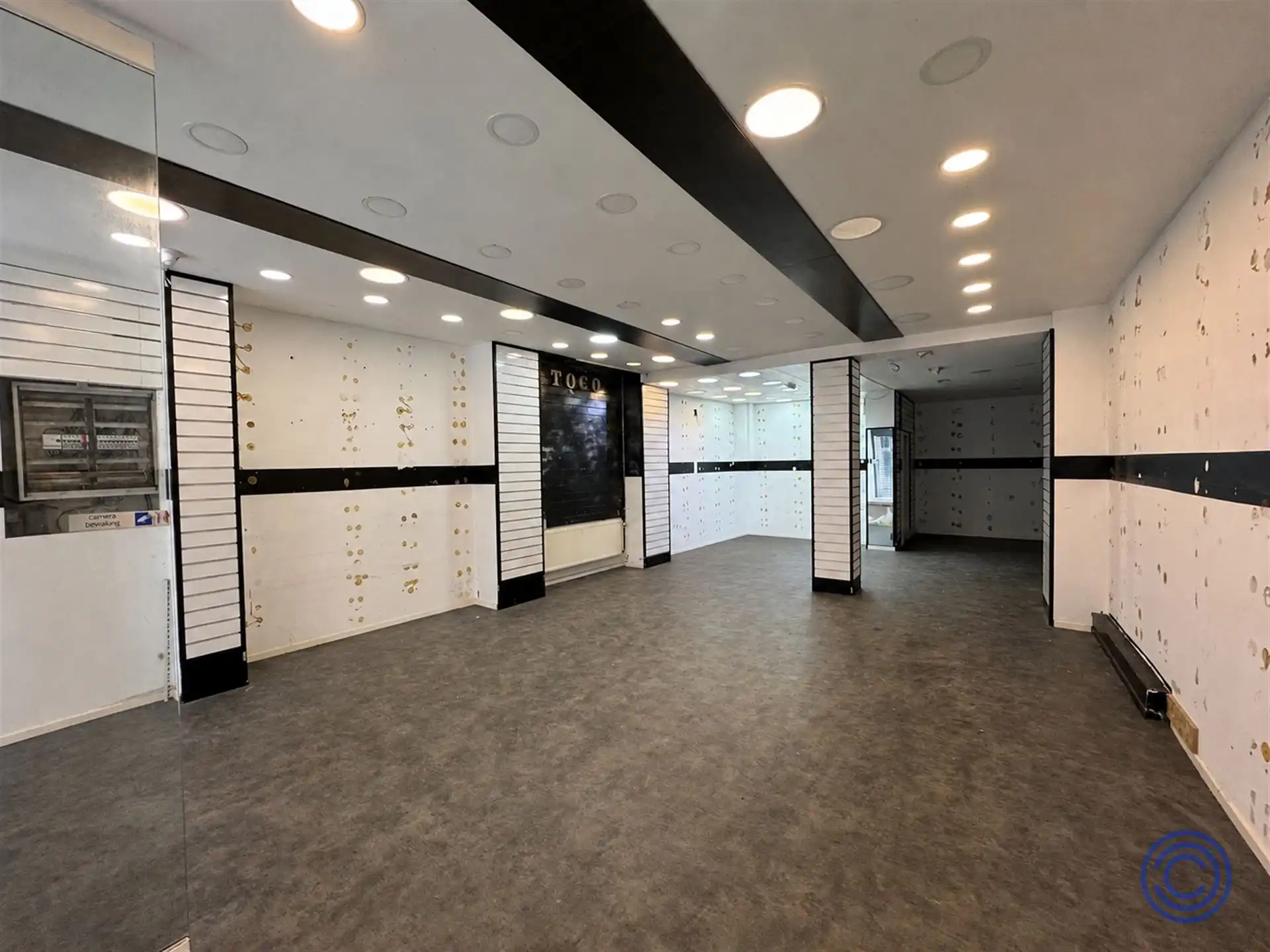 Handelspand ca. 170m² met grote etalage en onderkeldering! foto 3
