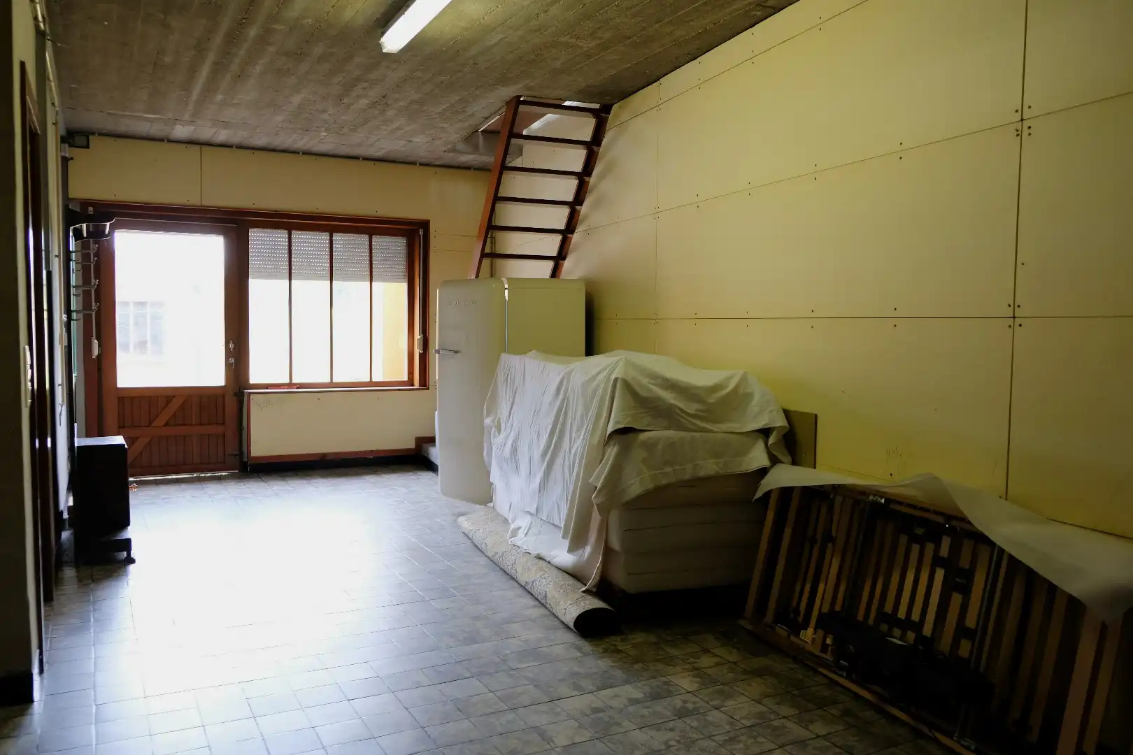 Ruime woning met garage, bijgebouwen en tuin en veel potentieel voor extra slaapkamers foto 23