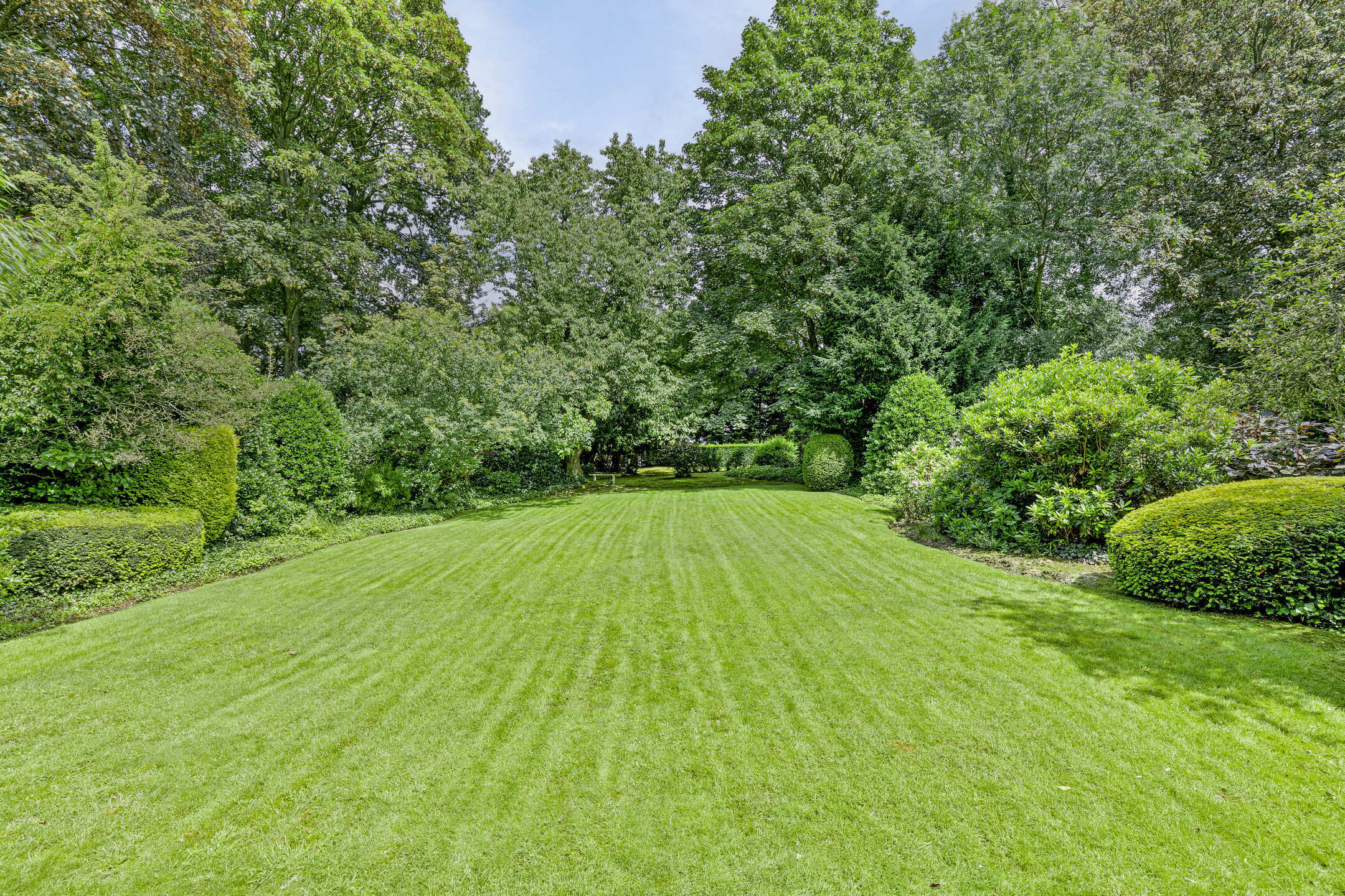 Mooie klassieke villa met 6 slaapkamers en grote tuin foto 18