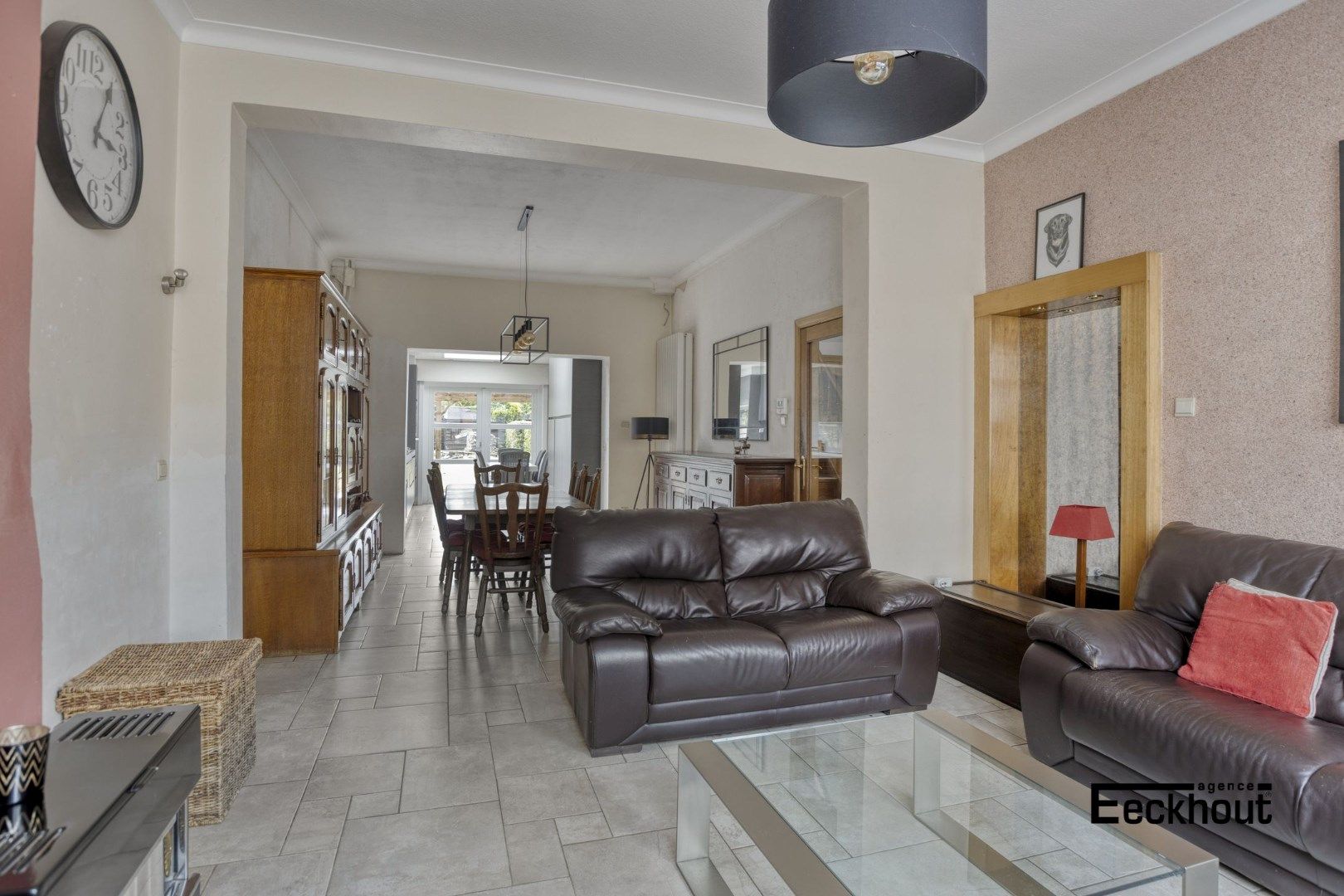 Ruime woning met diepe tuin in een rustige straat te Oostende! foto 3