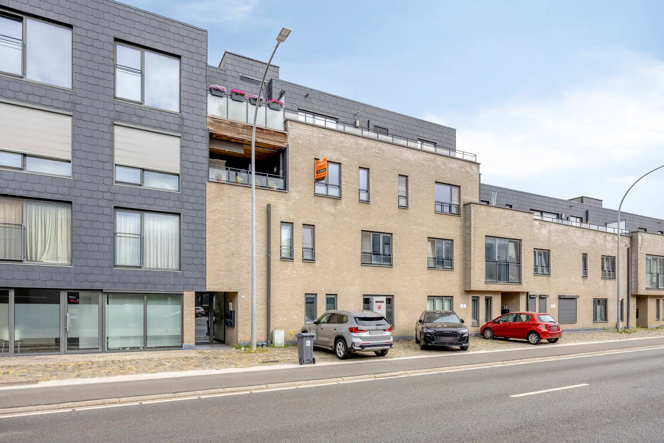 Zeer ruim appartement met 2 slaapkamers & prachtig terras foto {{pictureIndex}}