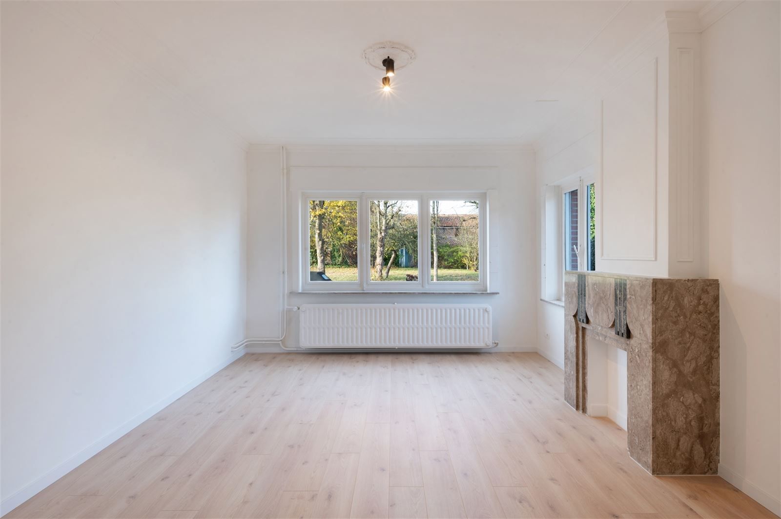 Gerenoveerde 3gevel woning met 4 slaapkamers foto 3