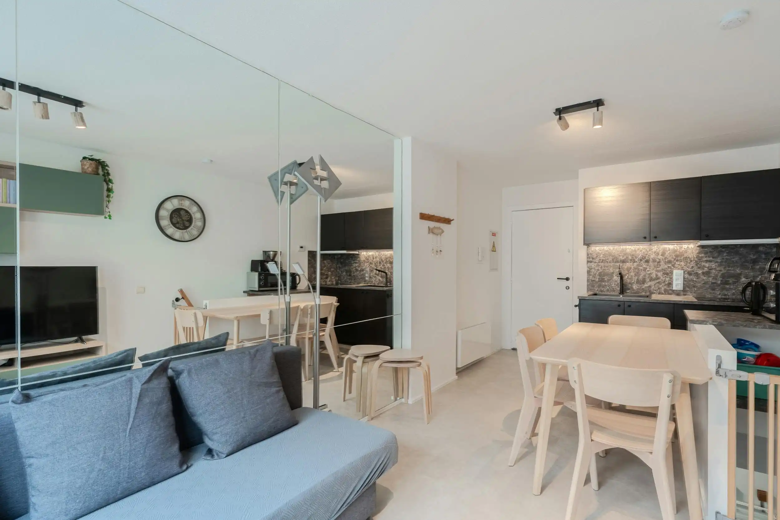 Uniek 1-slaapkamerappartement te koop vlakbij zee te Oostende foto 3