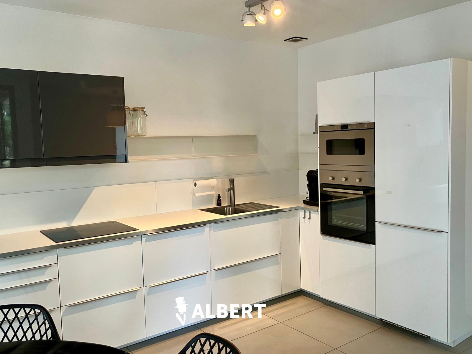 Ruim gemeubeld appartement met terras en 2 slaapkamers ! foto 6