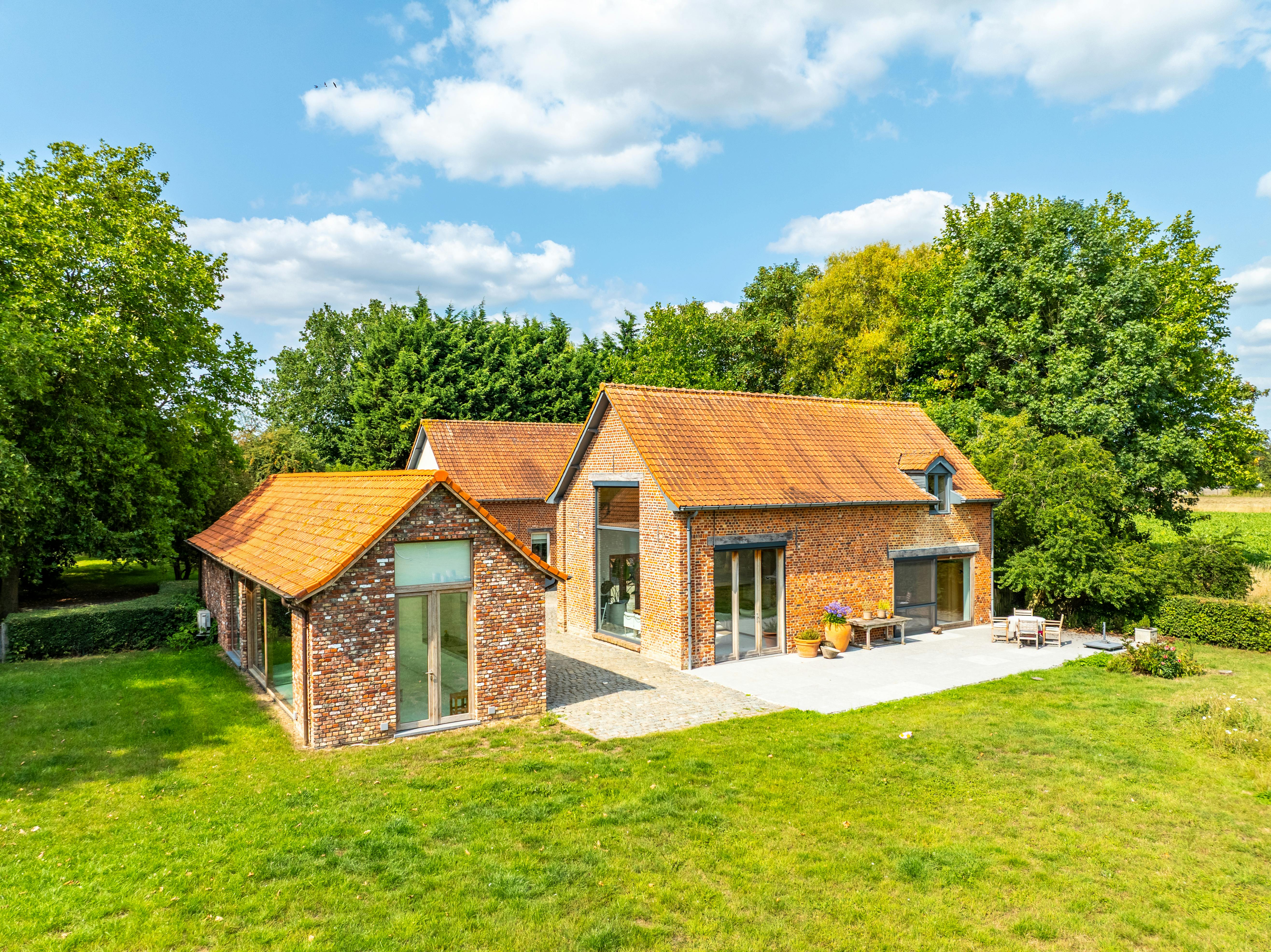 Hoofdfoto van de publicatie: Exclusief landhuis op +/- 8000 m²: de synthese van rust en ruimte