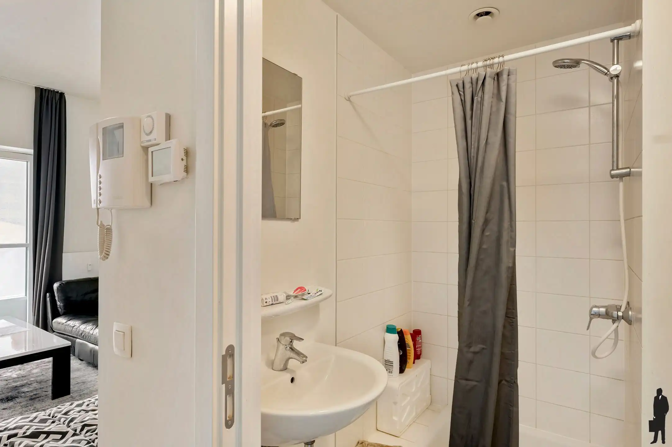 Compacte en lichtrijke studio nabij Park Spoor Noord foto 4