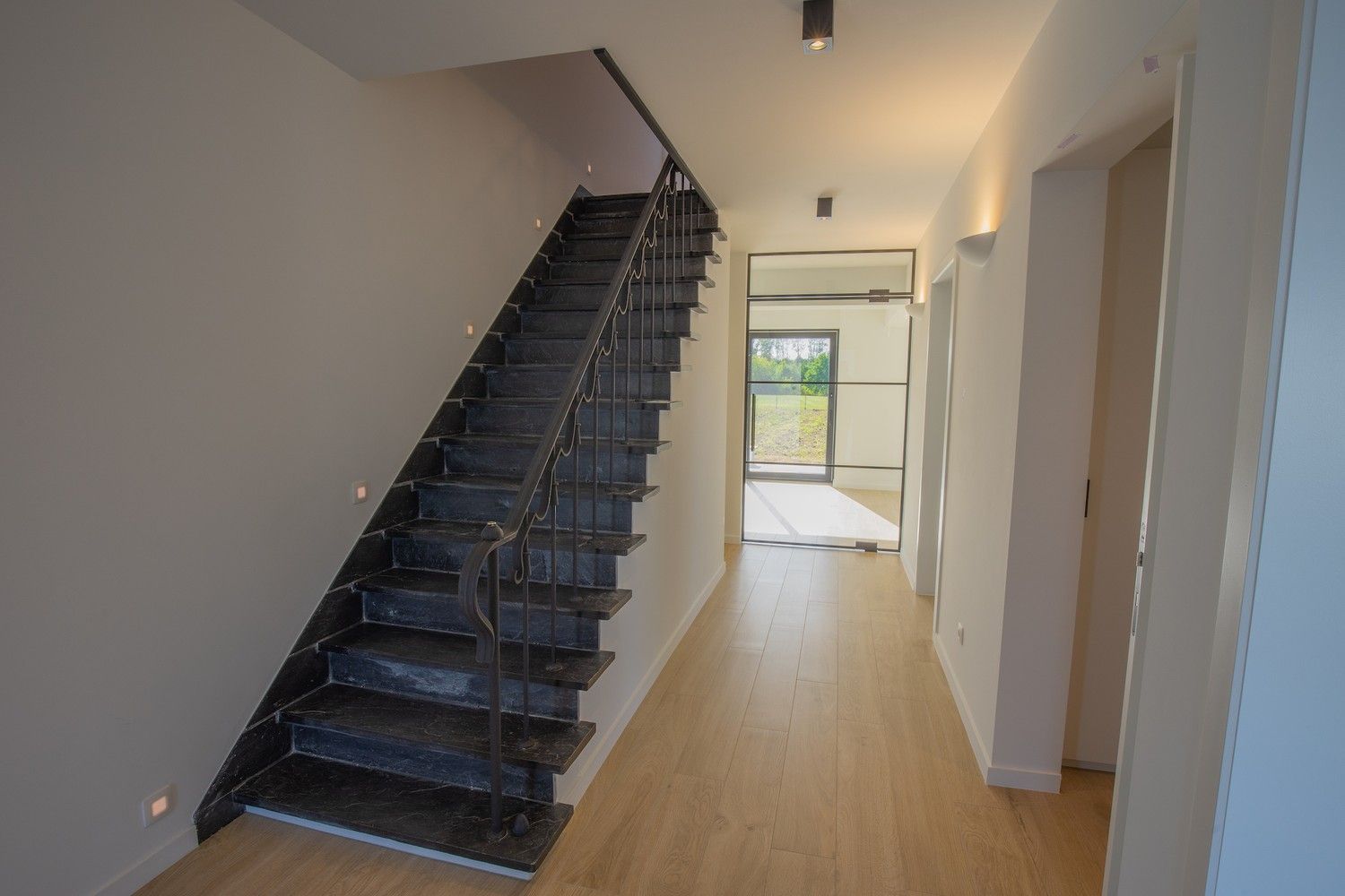 Exclusieve vernieuwbouwvilla met 5 slaapkamers en ruime tuin in Ramsel foto 8