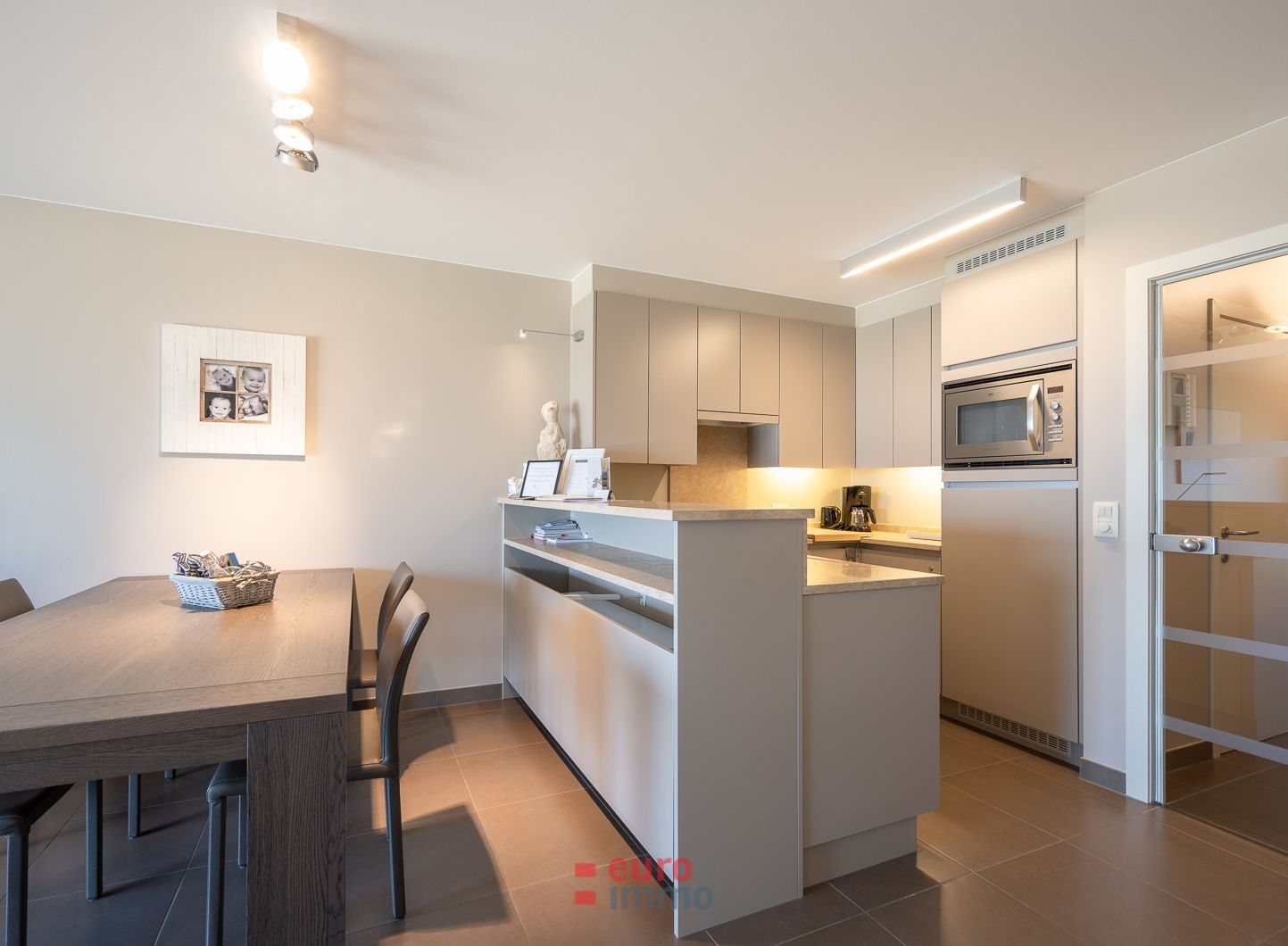 Luxe appartement aan de Zeedijk van onze trotse badstad! foto 3