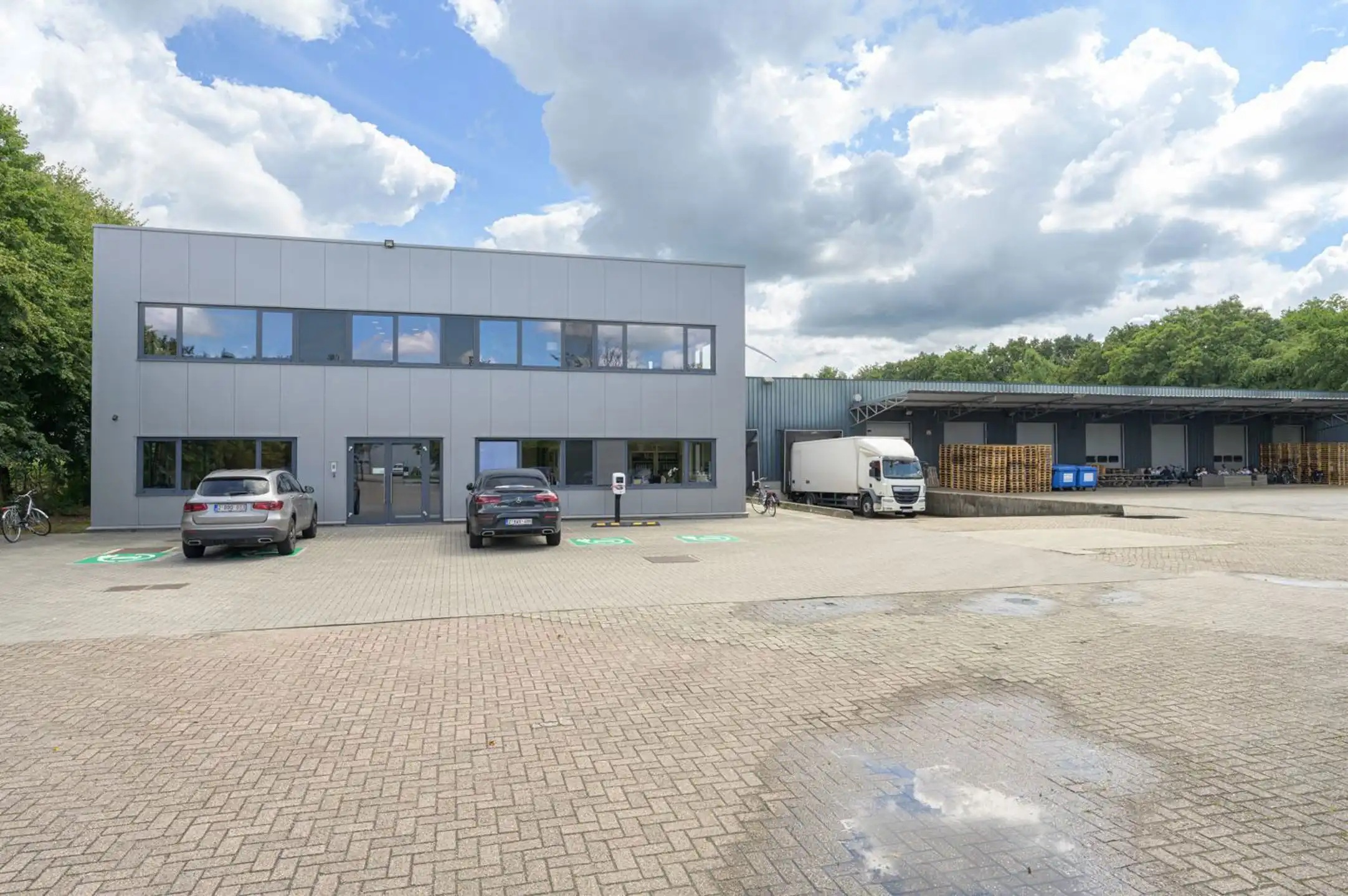 Recente opslagplaats te huur foto {{pictureIndex}}