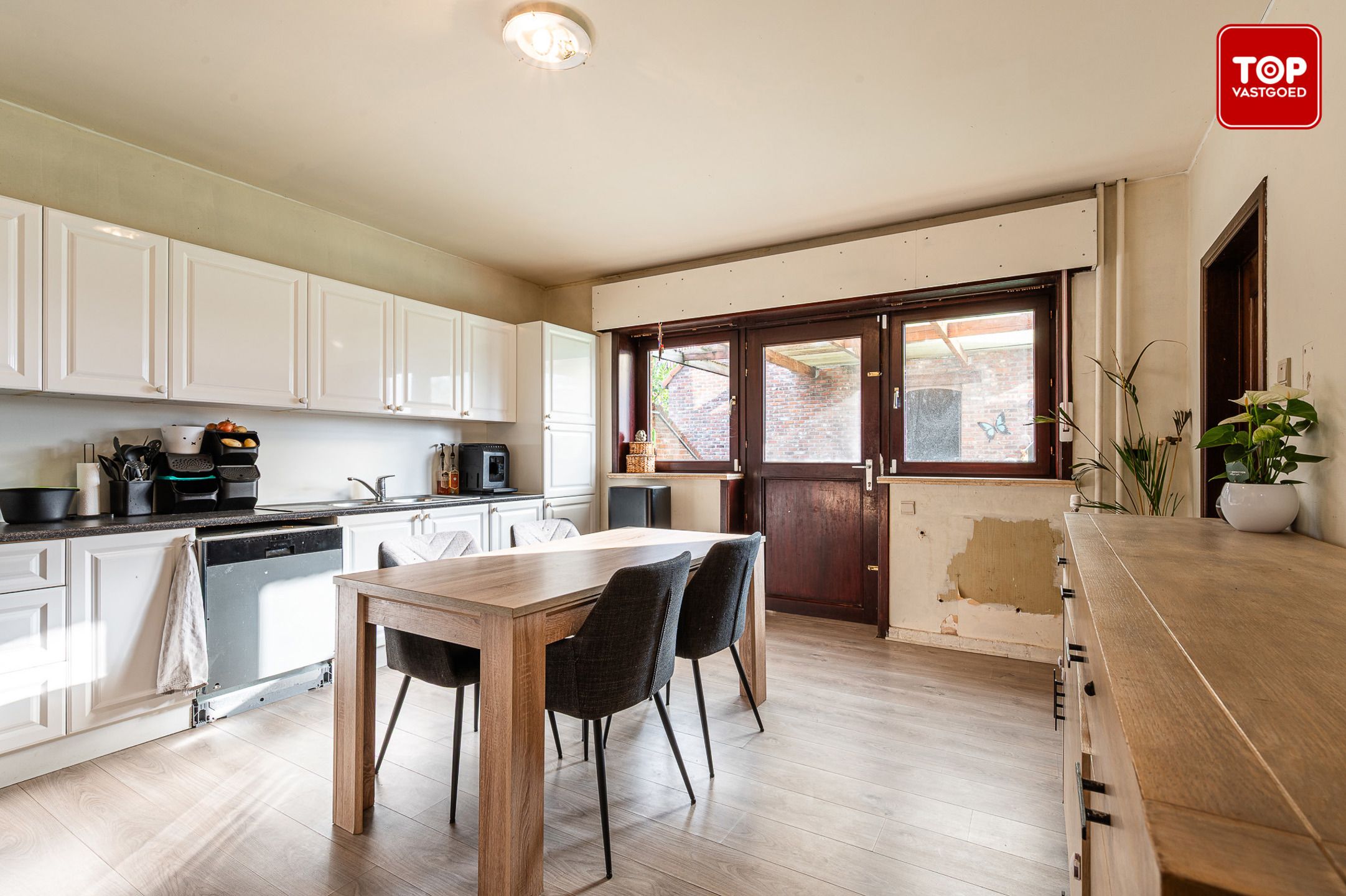 Statige alleenstaande woning met 4 slaapkamers op een perceel van 1591 m² foto 9