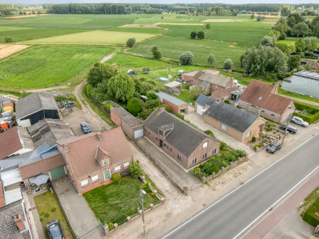 Open bebouwing met ruime tuin en uitzicht op groen foto 25