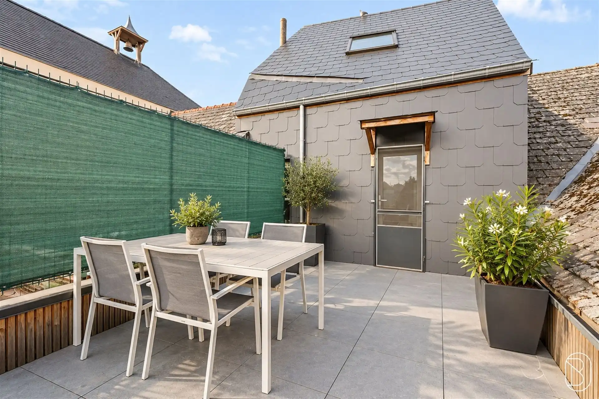 Gerenoveerde opbrengsteigendom bestaande uit 2 appartementen. foto 39