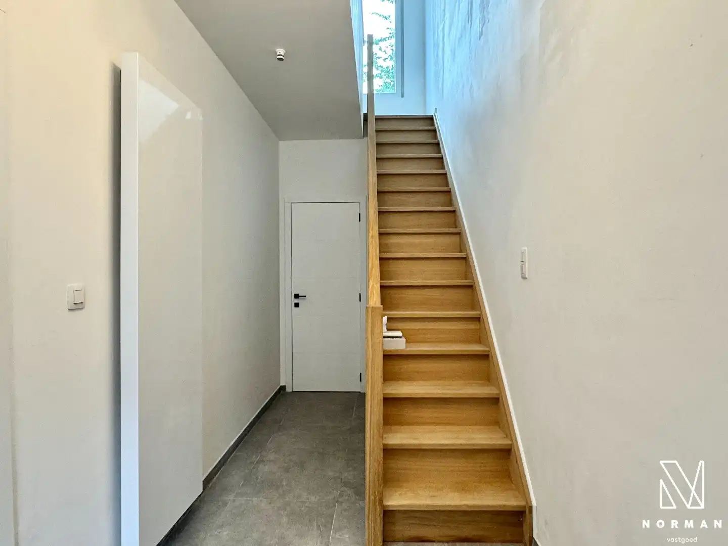 Grote woning met 4kamers, 2 badkamers,... foto 3