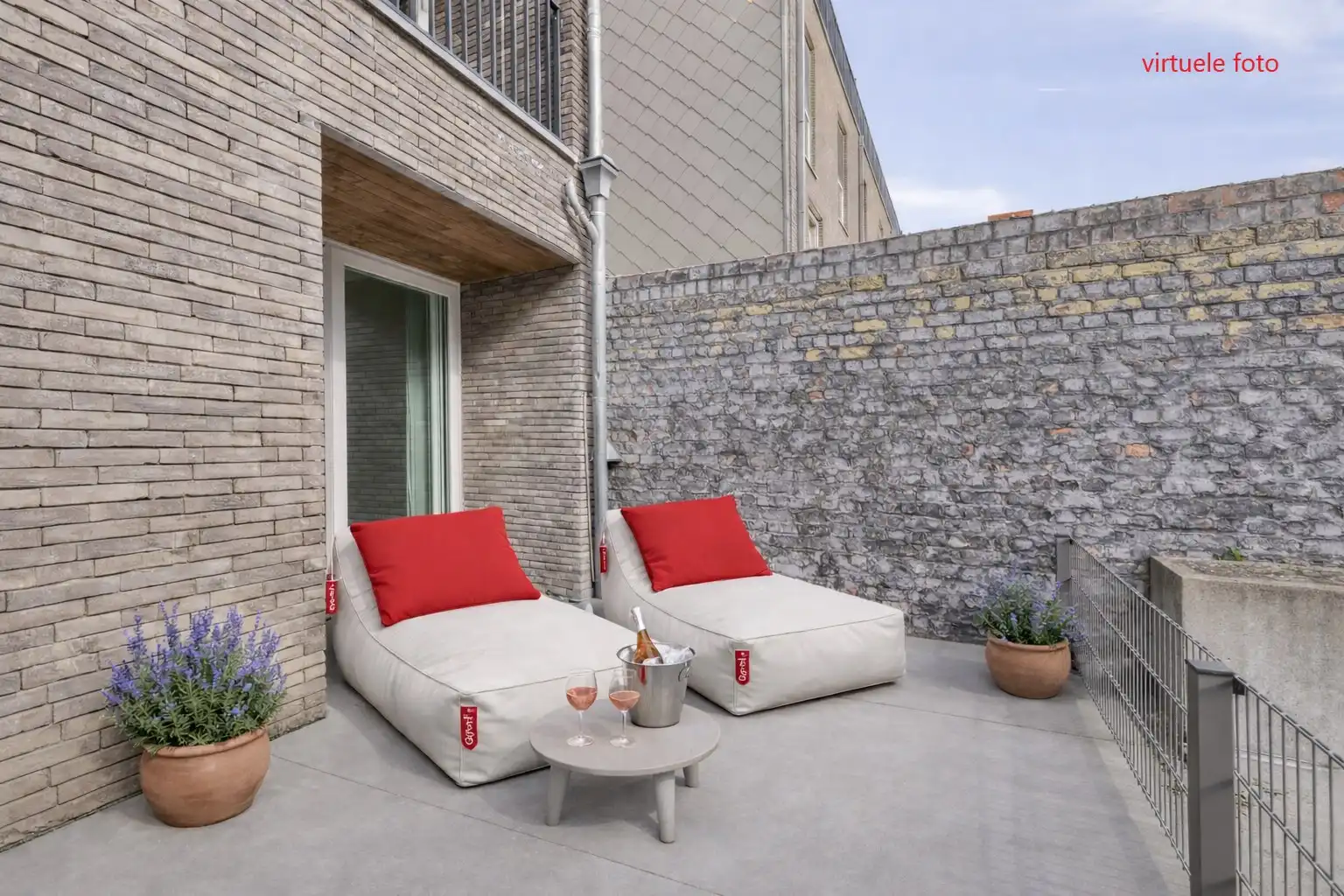 Instapklaar 2-slaapkamer appartement met ruim terras gelegen aan de Spuikom te Bredene! foto {{pictureIndex}}