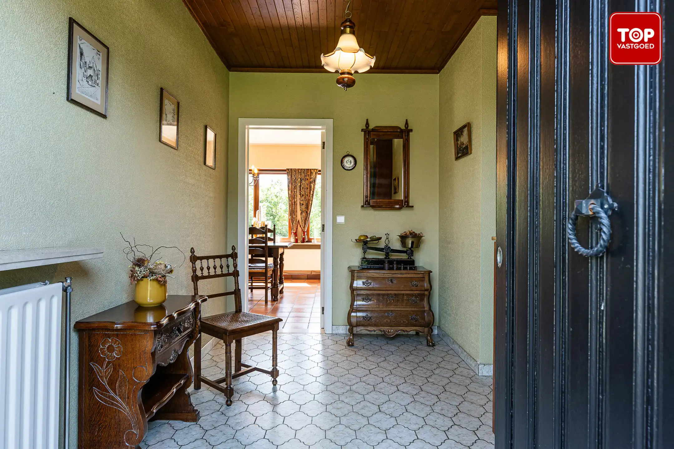 Op te frissen bungalow met 3 ruime slaapkamers en een zonnige tuin van circa 500 m² foto 3