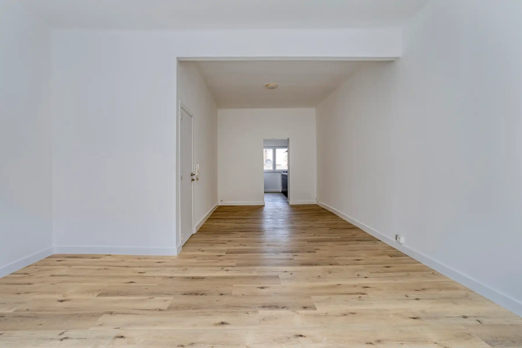 Totaal gerenoveerd, instapklaar appartement foto 5