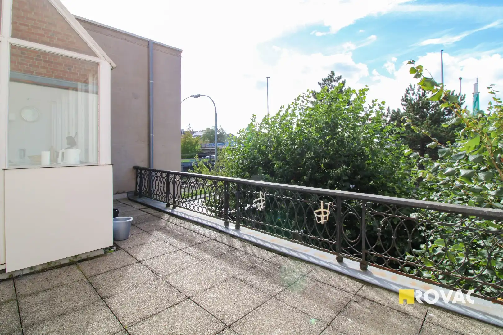 Volledig vernieuwd klassevol appartement op de 1ste verdieping met groot terras! foto 6