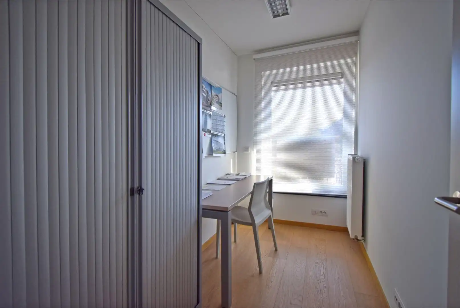 INSTAPKLAAR GELIJKVLOERS APPARTEMENT MET ZONNIGE TUIN EN GARAGE foto 7