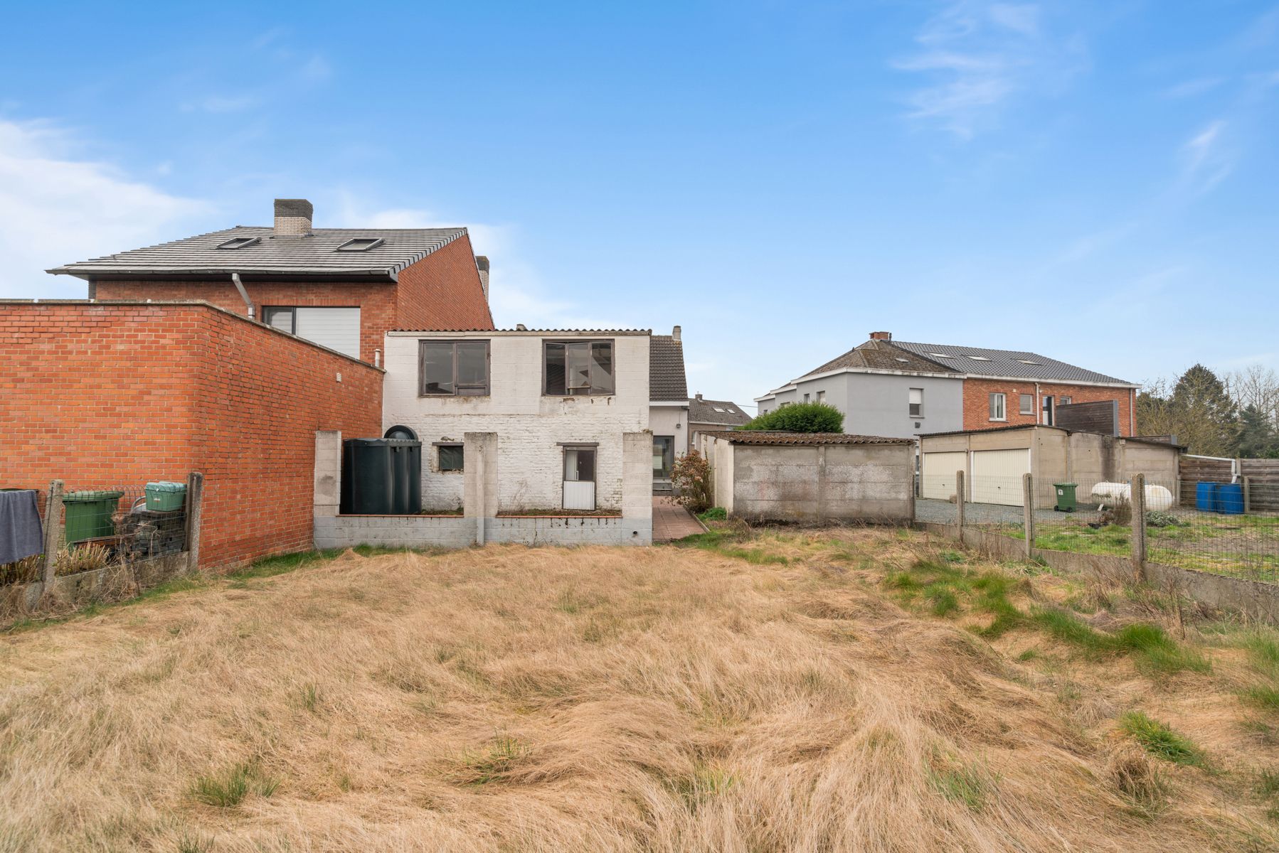 Deels te renoveren woning met 3 slaapkamers en garage foto 13
