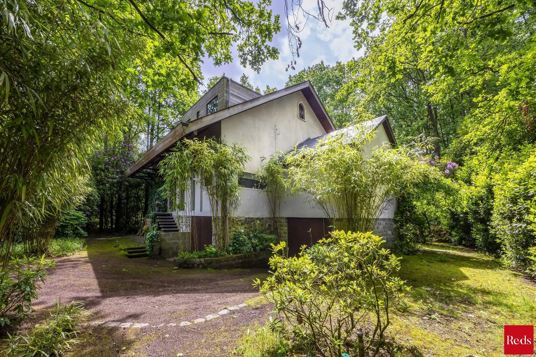 Architecturale woning in het groen met veel licht foto 3
