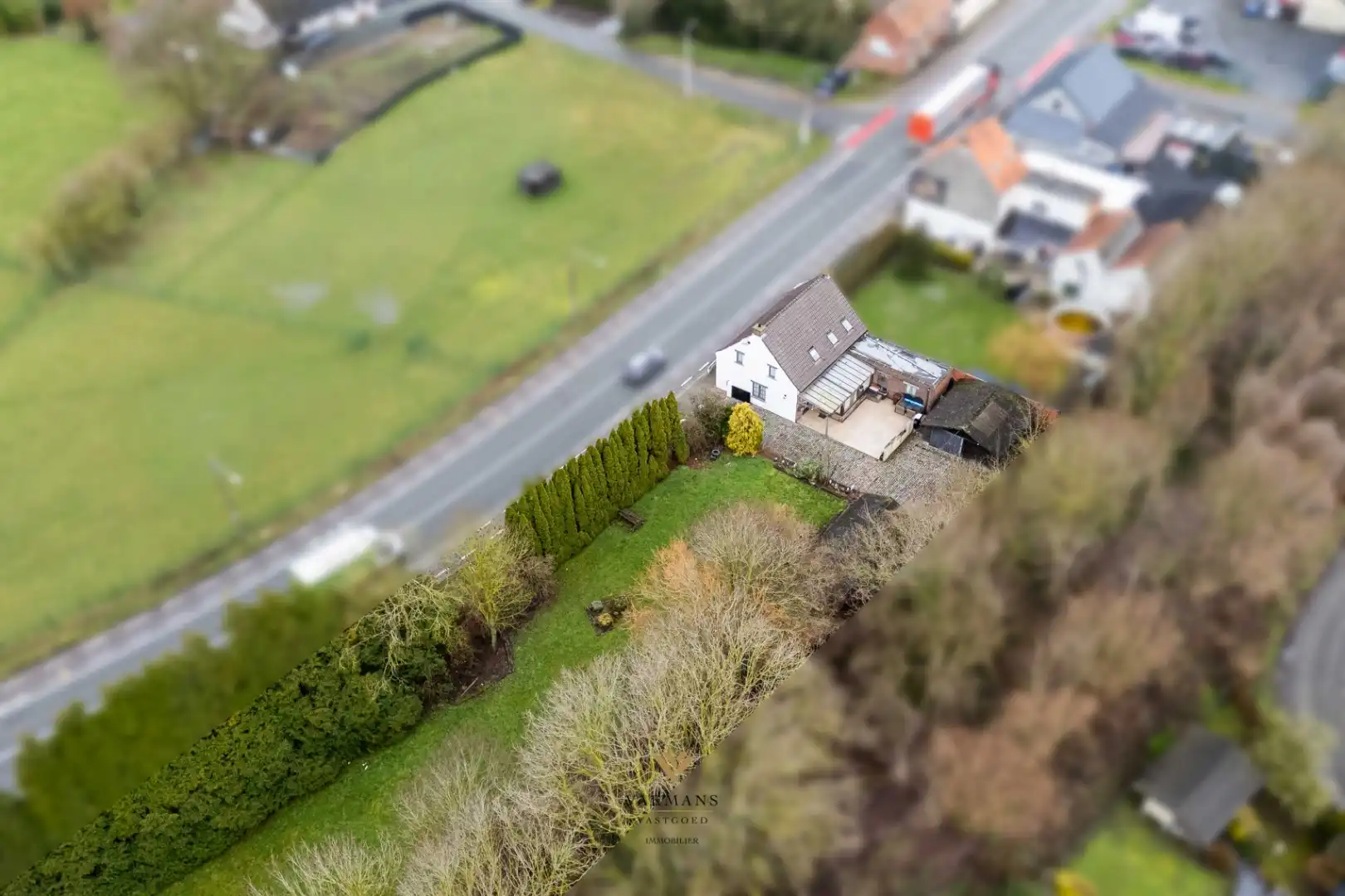 Fermette woning met oprit, dubbele garage en prachtige tuin foto 38