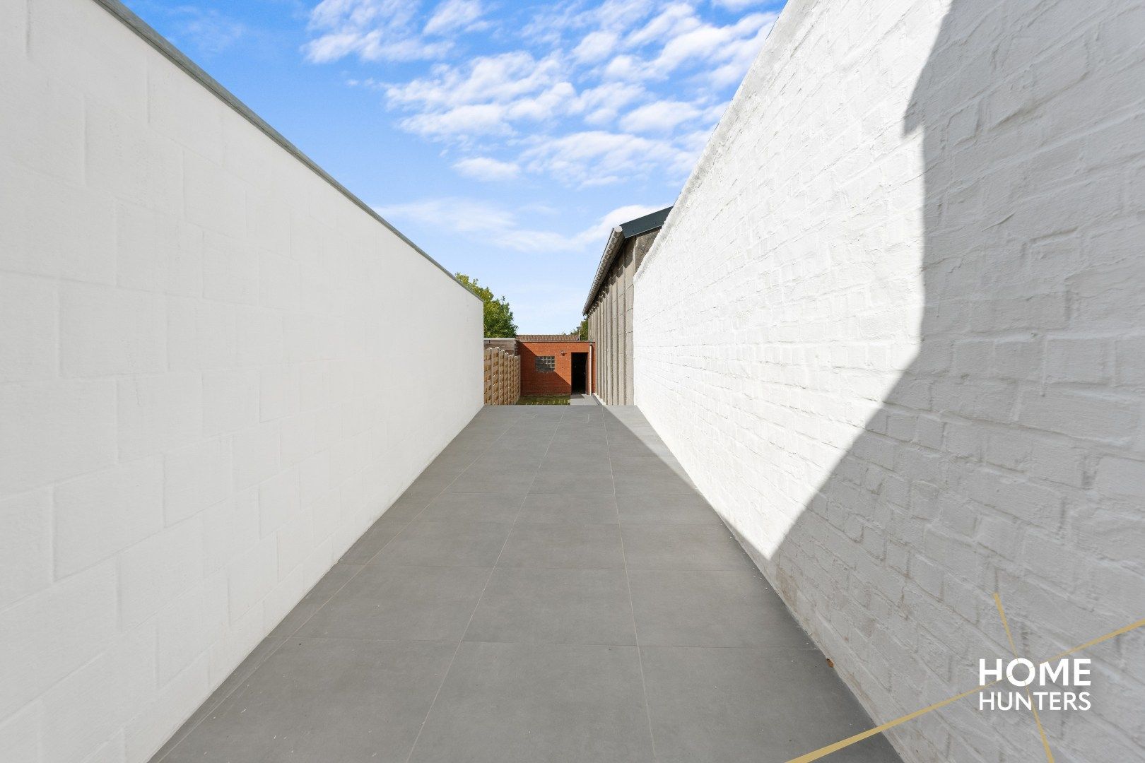 Volledig gerenoveerde woning (anno 2025) met 3 ruime slaapkamers, ruime garage + tuin te Ieper foto 19