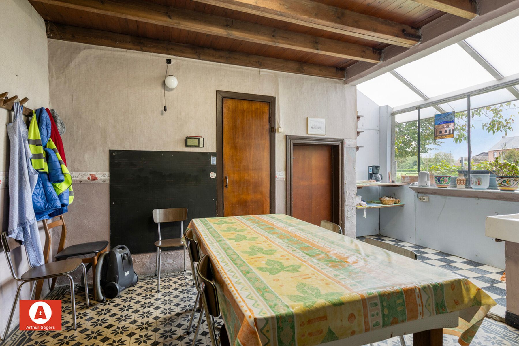 Uniek gelegen hoeve met bijgebouwen en weiland op 1,49 ha foto 8