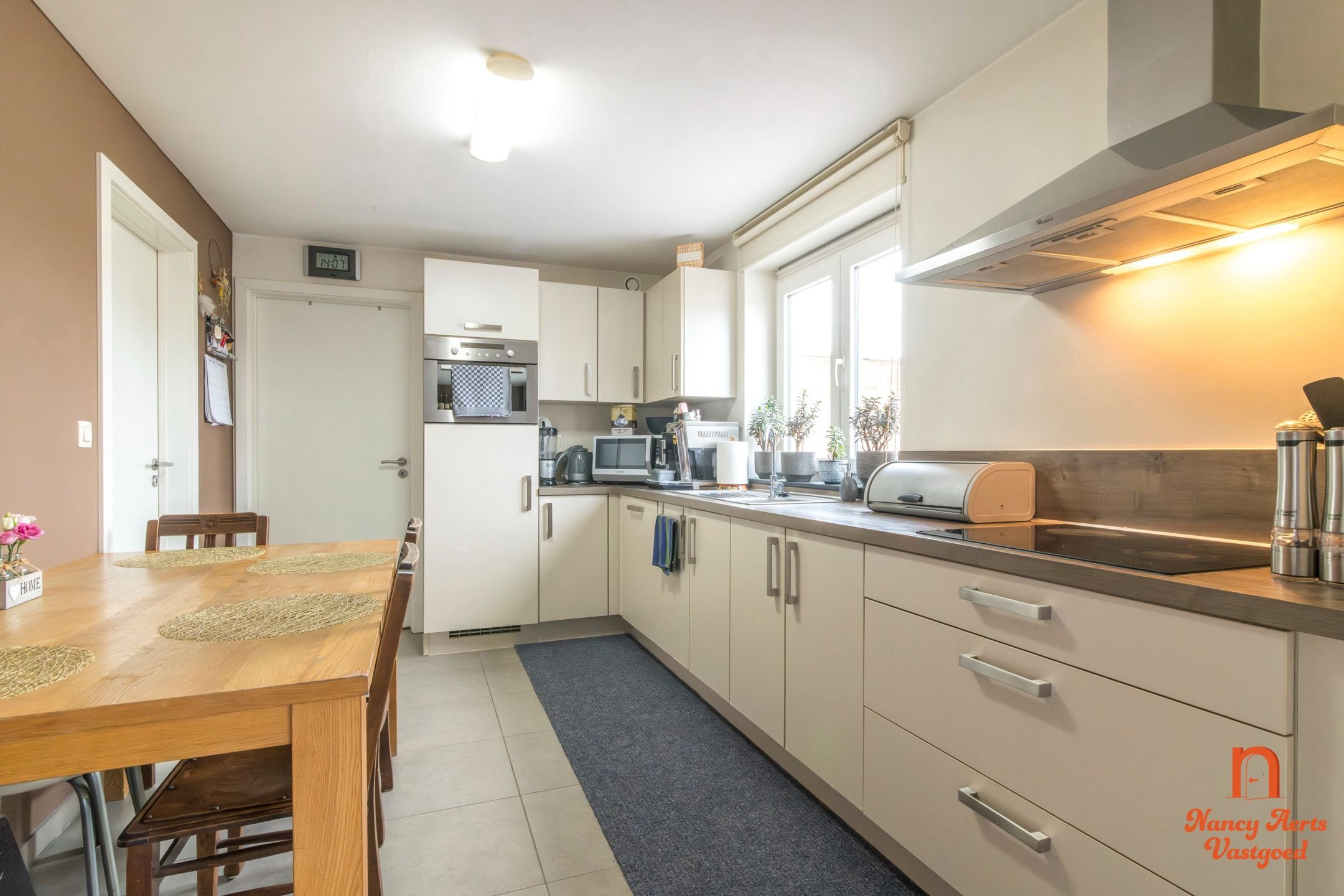 Lichtrijk duplexappartement met ruim terras en eigen ingang foto 31