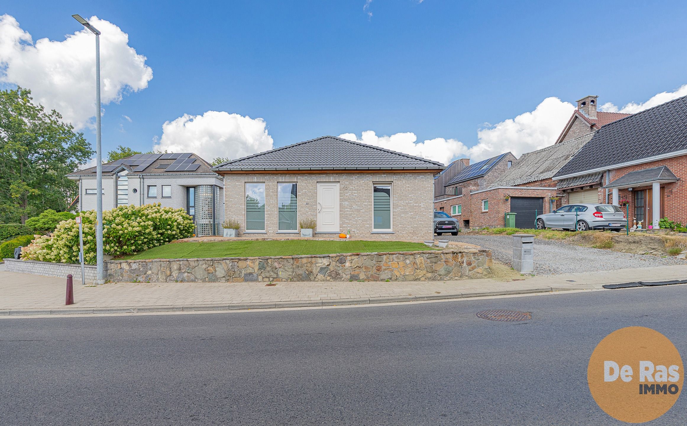 EREMBODEGEM -Mooie Nieuwbouw bungalow met High-end afwerking foto {{pictureIndex}}