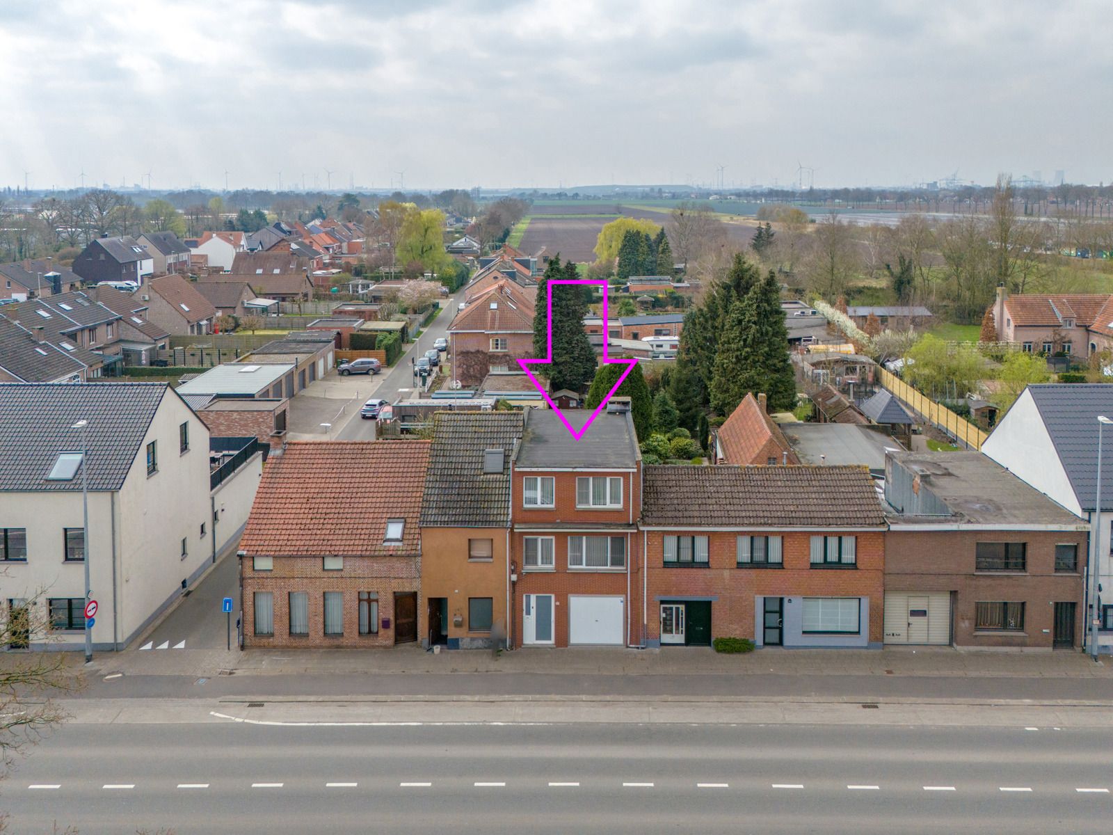 Hoofdfoto van de publicatie: Instapklare woning met 5 slaapkamers, tuin, inpandige garage én dubbele garagebox